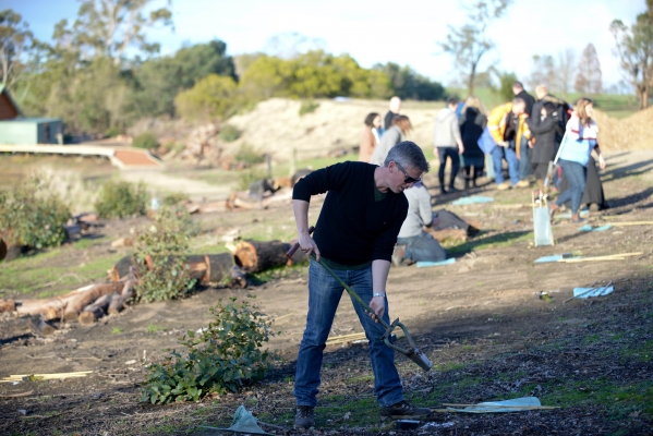 gallery/2016 Leaders Forum tree planting at Narmbool/lizcrothers_7534-tn.jpg
